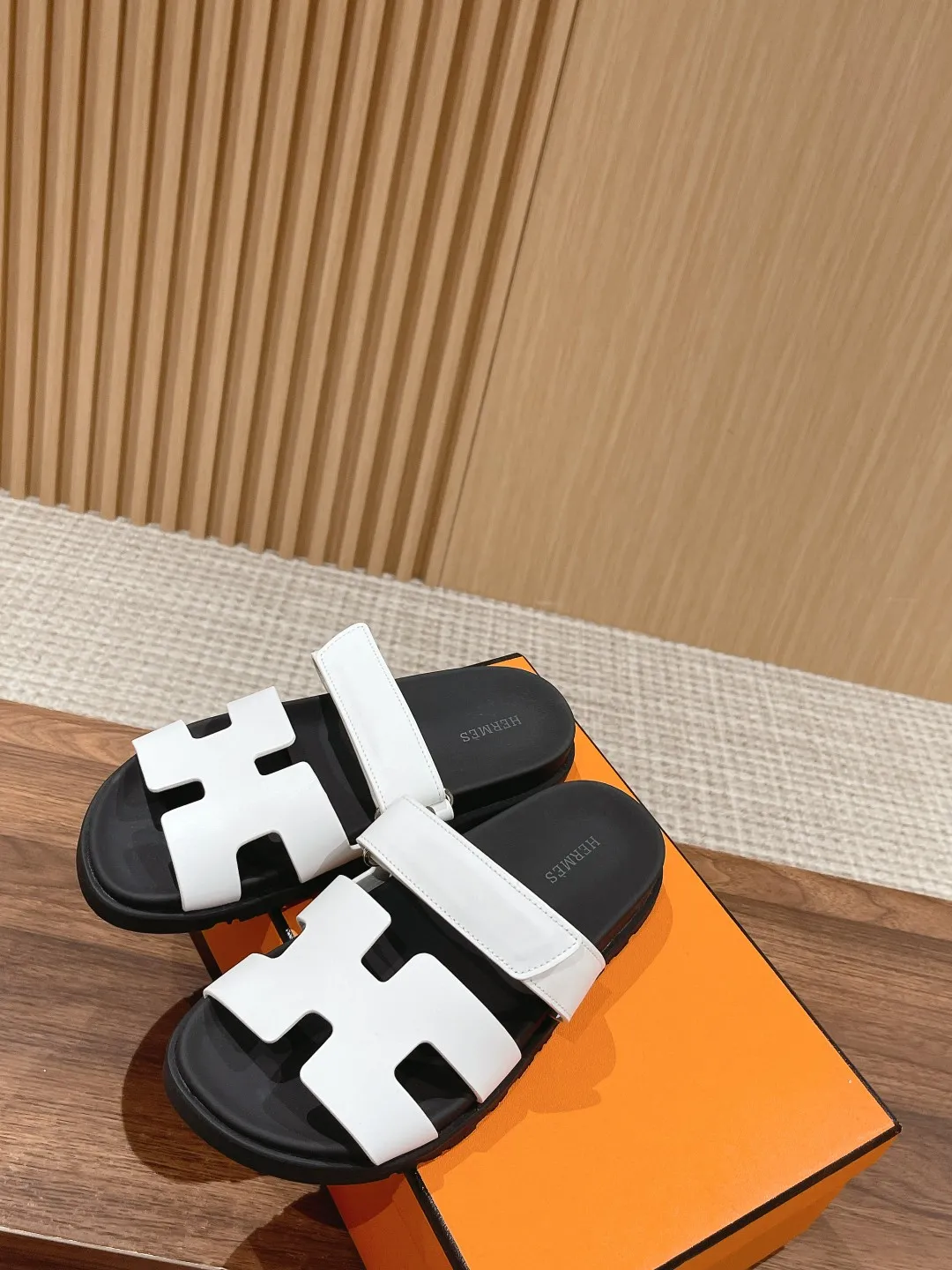 👟👟Ex-factory price 480👟👟 Women's shoes, women's clothing 𝐇𝐞𝐫𝐦𝐞𝐬 Hermès second uncle slippers, must be crazy to call🙆 The classic + 2025 new color matching is also so good-looking. The contrasting splicing of different colors and materials can easily create a fashionable look Size: 35-45